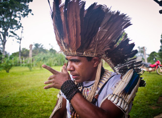 Abertura em homenagem aos Tupinambás